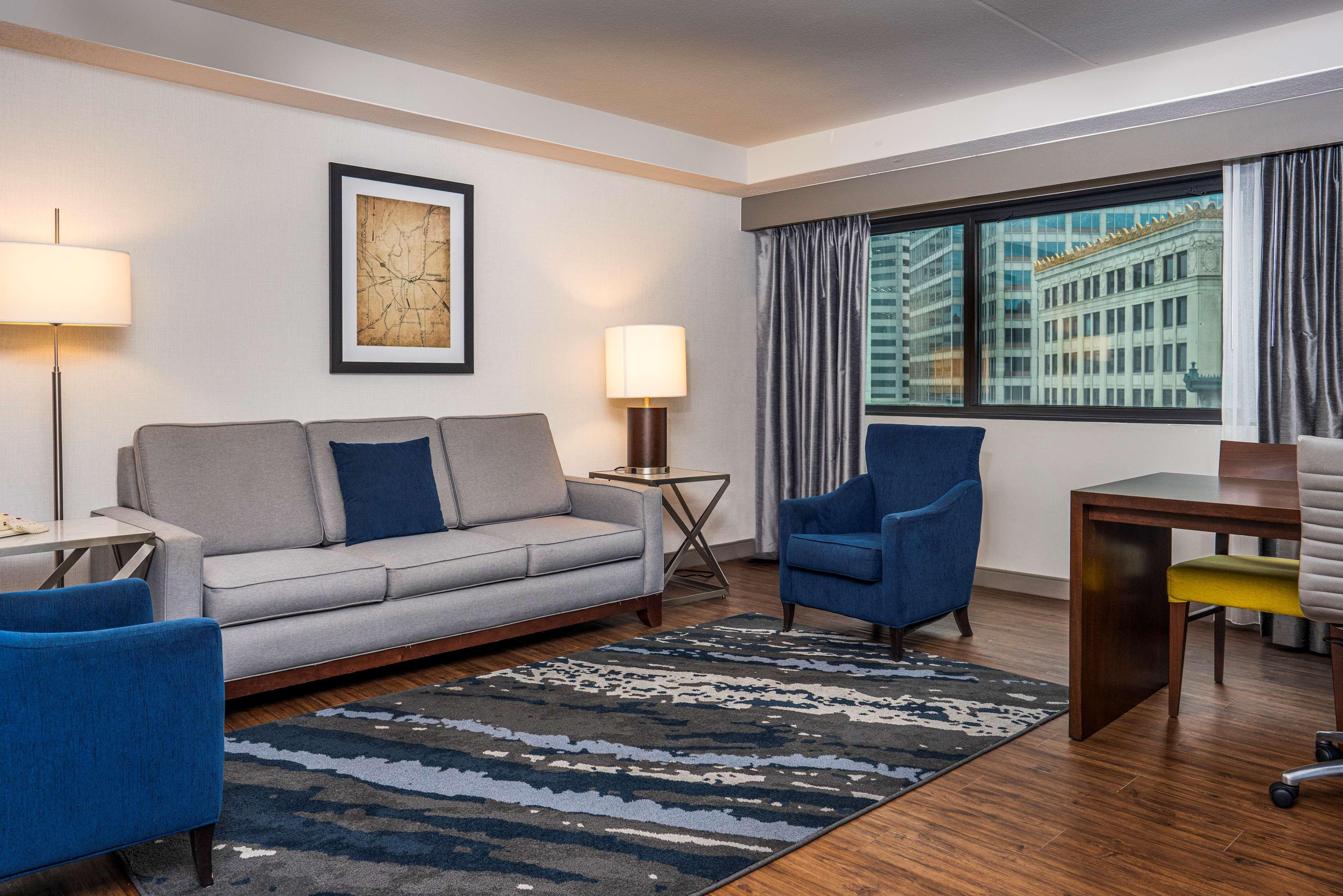 Embassy Suites By Hilton Indianapolis Downtown Екстериор снимка