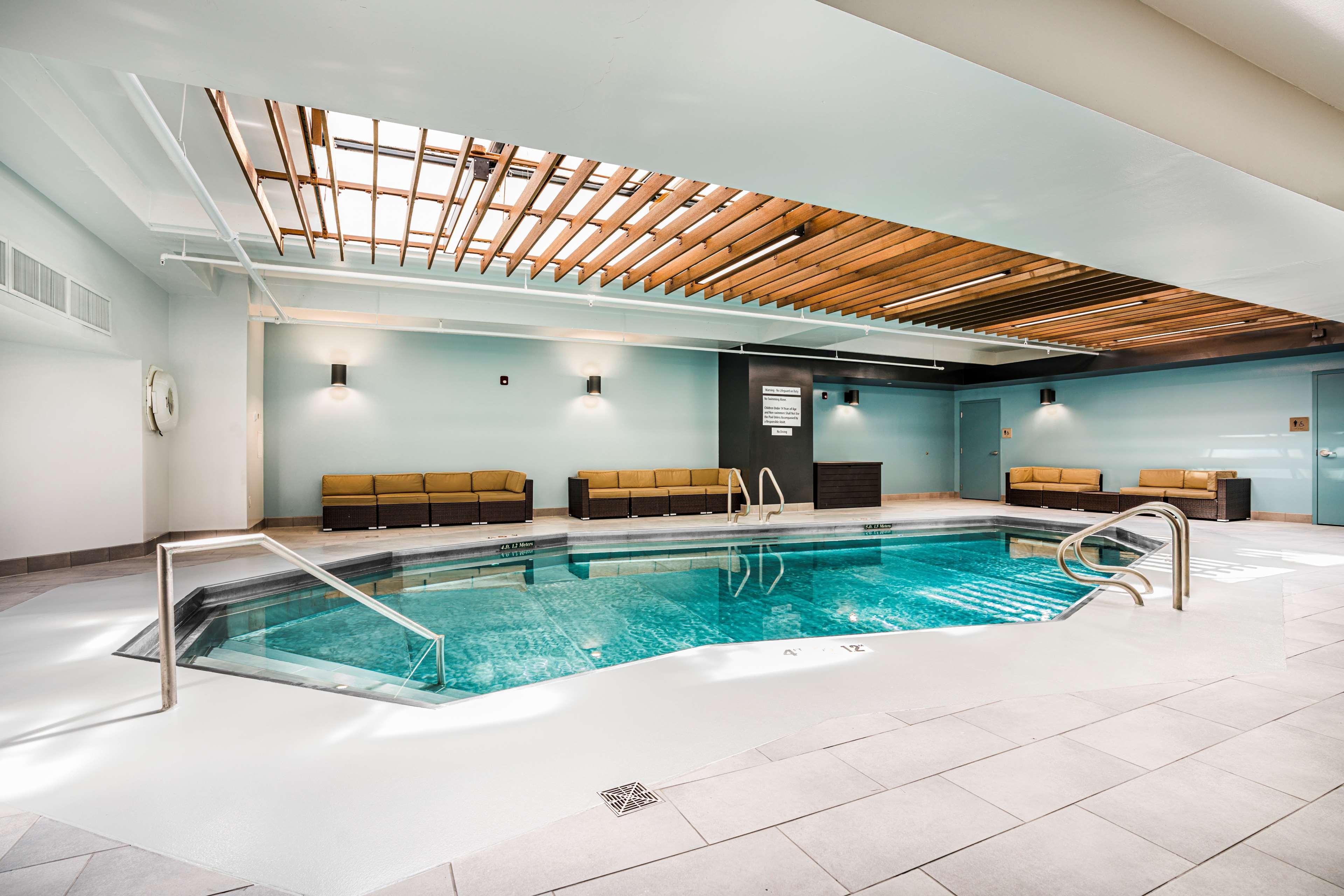 Embassy Suites By Hilton Indianapolis Downtown Екстериор снимка