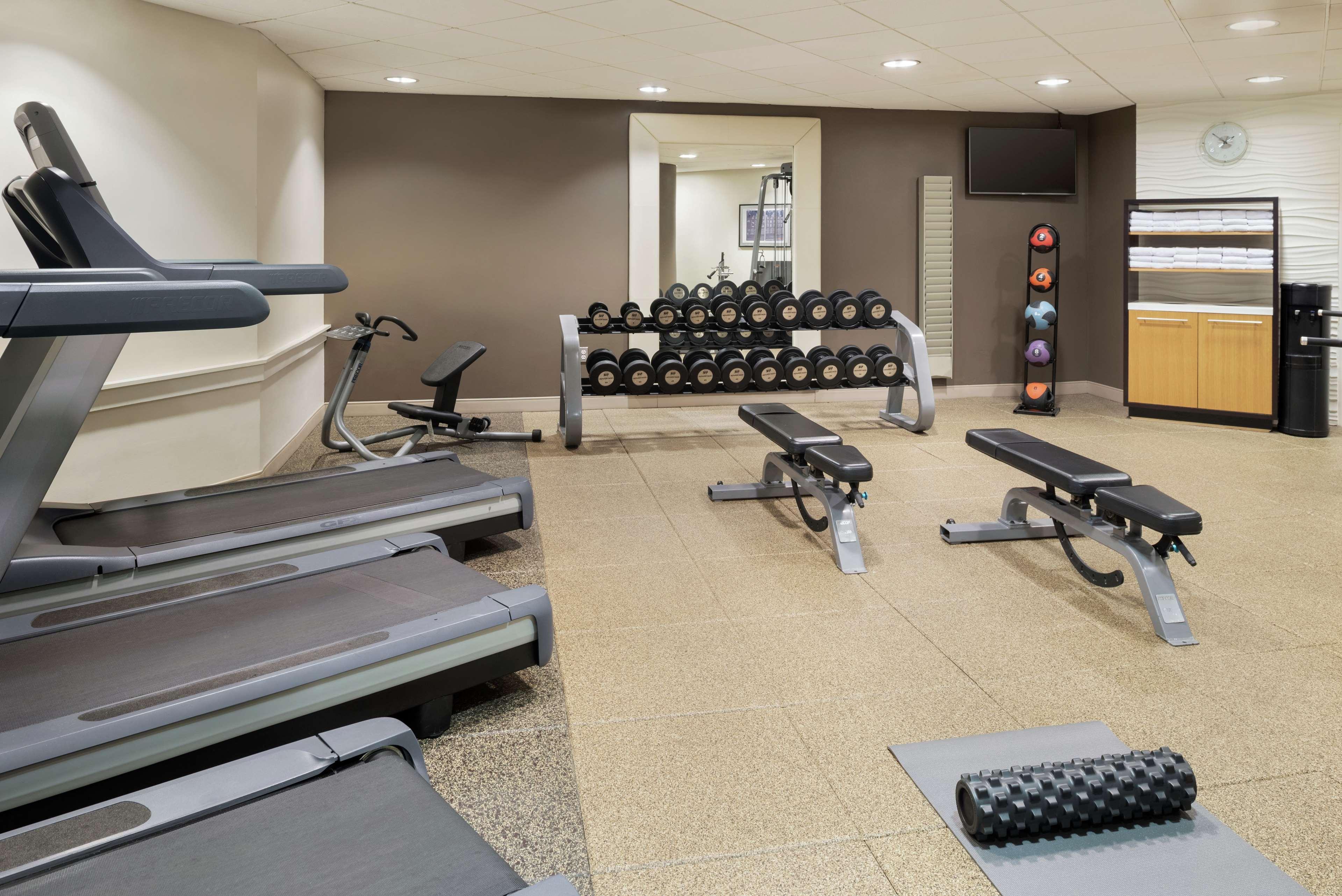 Embassy Suites By Hilton Indianapolis Downtown Екстериор снимка