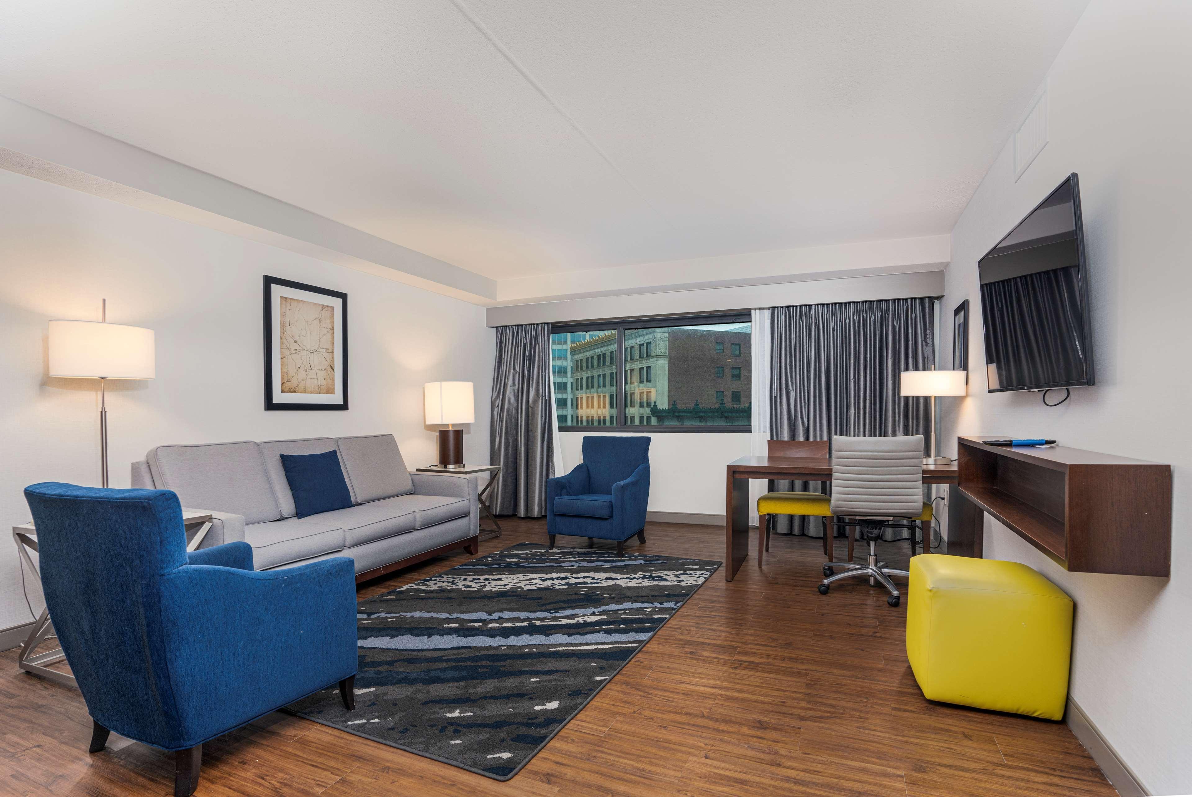 Embassy Suites By Hilton Indianapolis Downtown Екстериор снимка