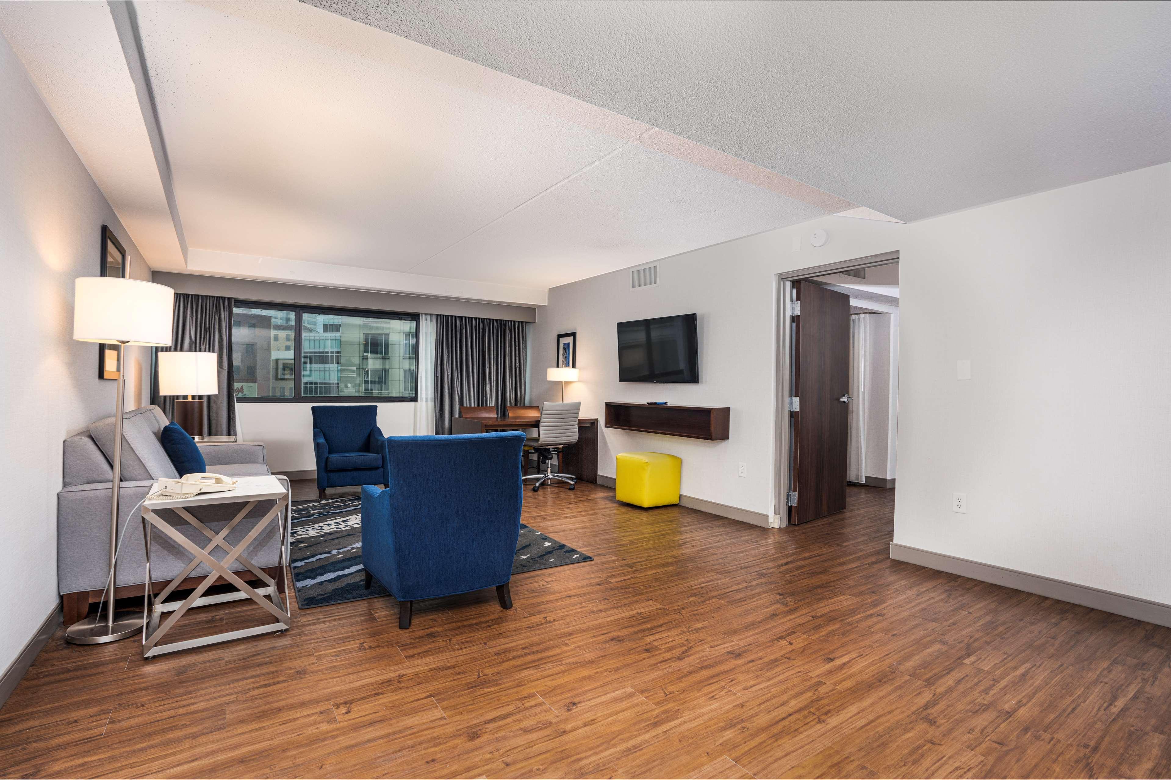 Embassy Suites By Hilton Indianapolis Downtown Екстериор снимка