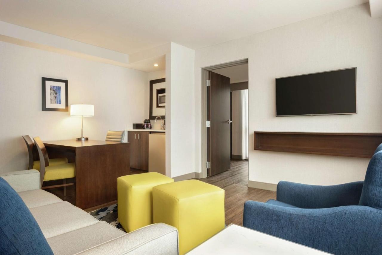 Embassy Suites By Hilton Indianapolis Downtown Екстериор снимка