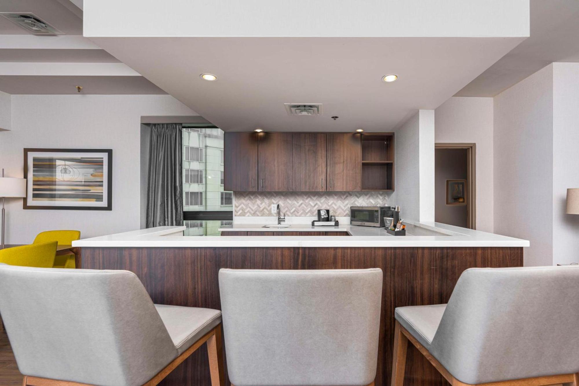 Embassy Suites By Hilton Indianapolis Downtown Екстериор снимка