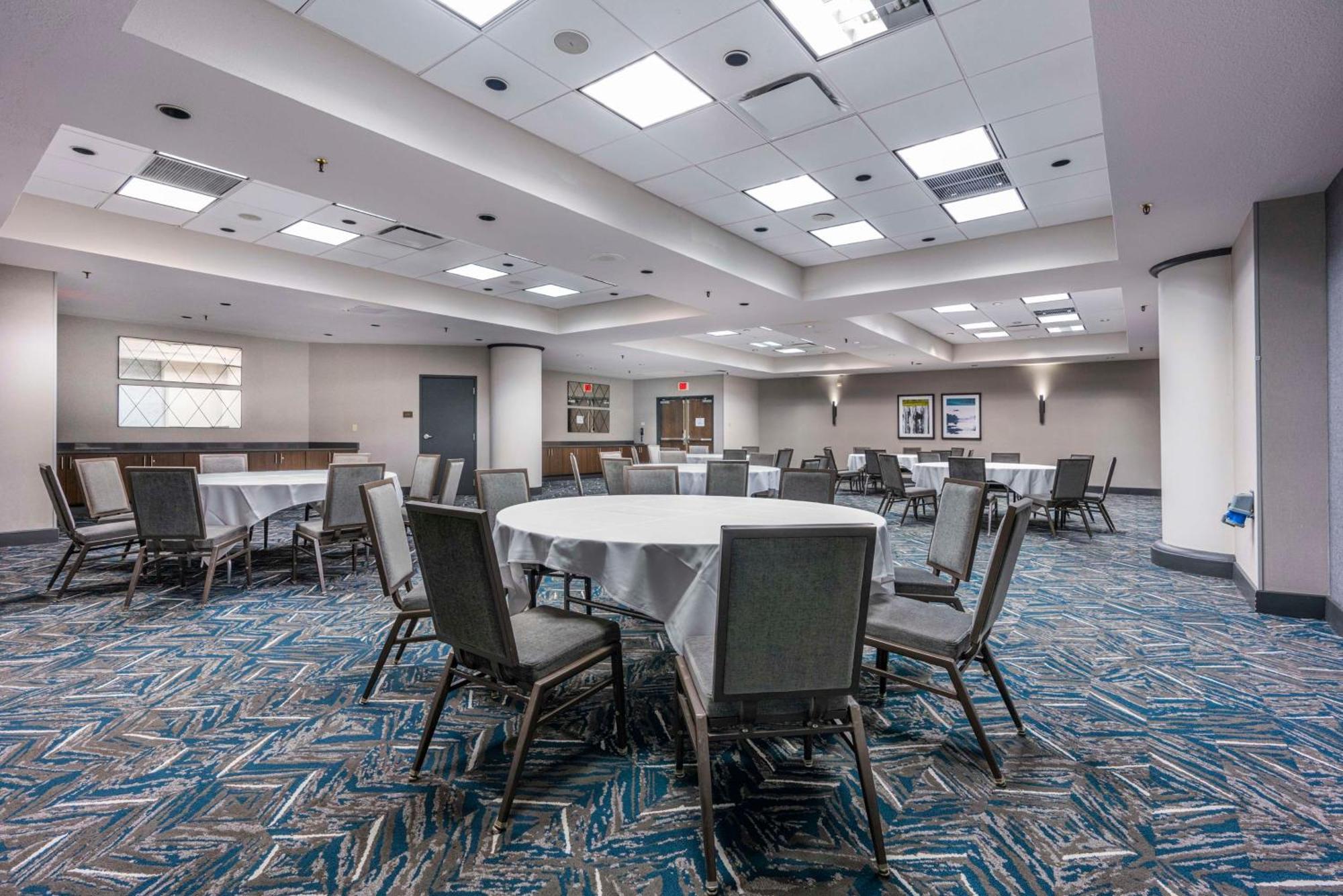 Embassy Suites By Hilton Indianapolis Downtown Екстериор снимка