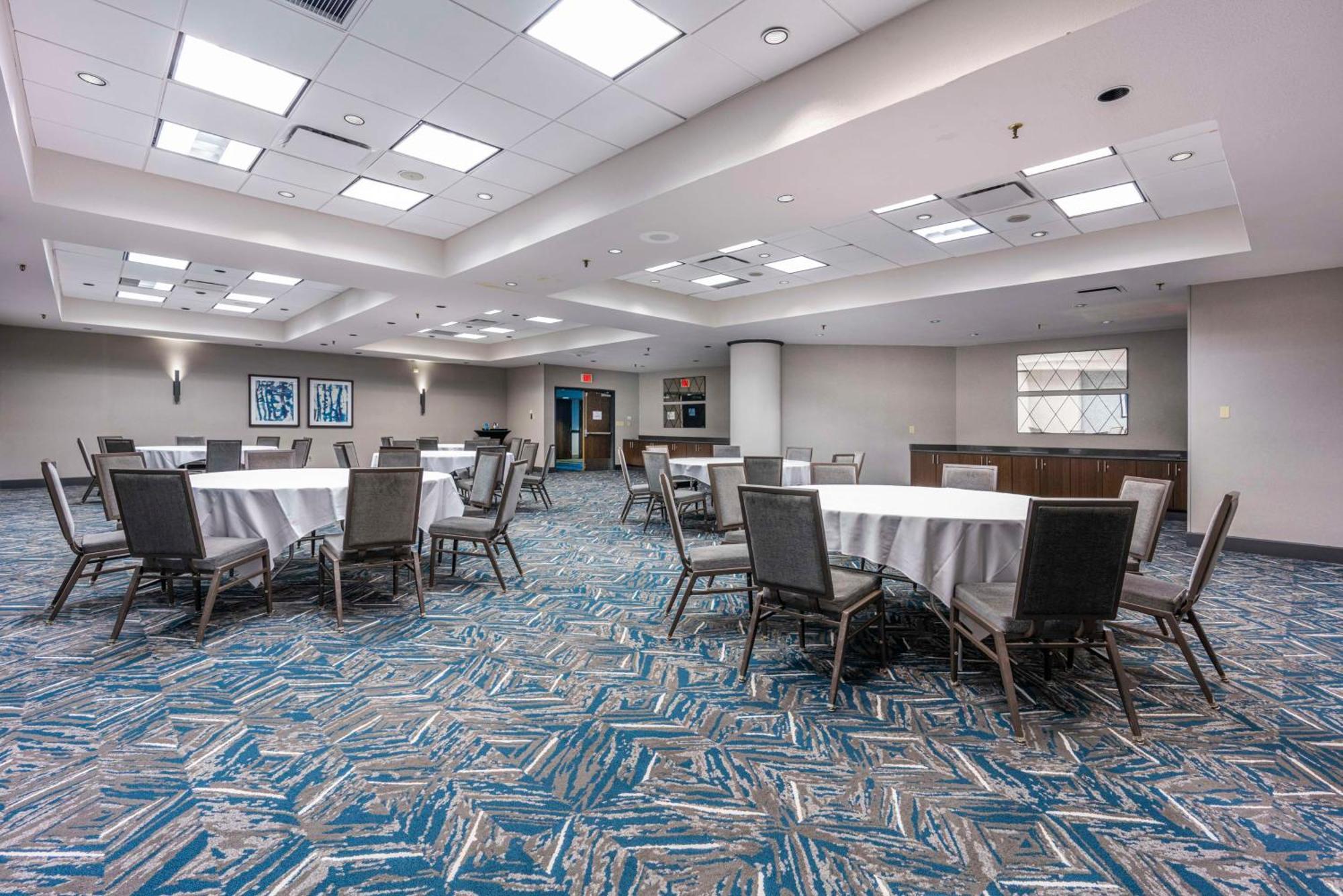 Embassy Suites By Hilton Indianapolis Downtown Екстериор снимка