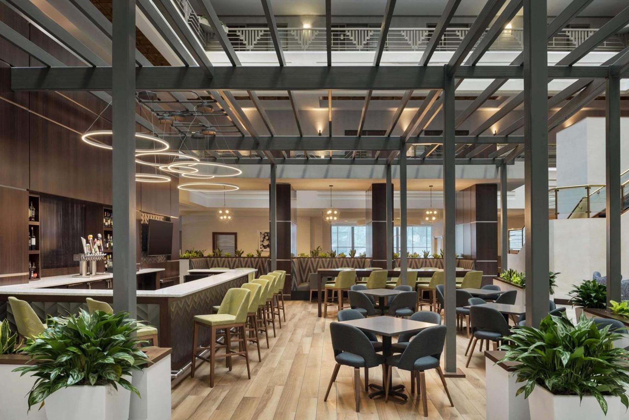 Embassy Suites By Hilton Indianapolis Downtown Екстериор снимка