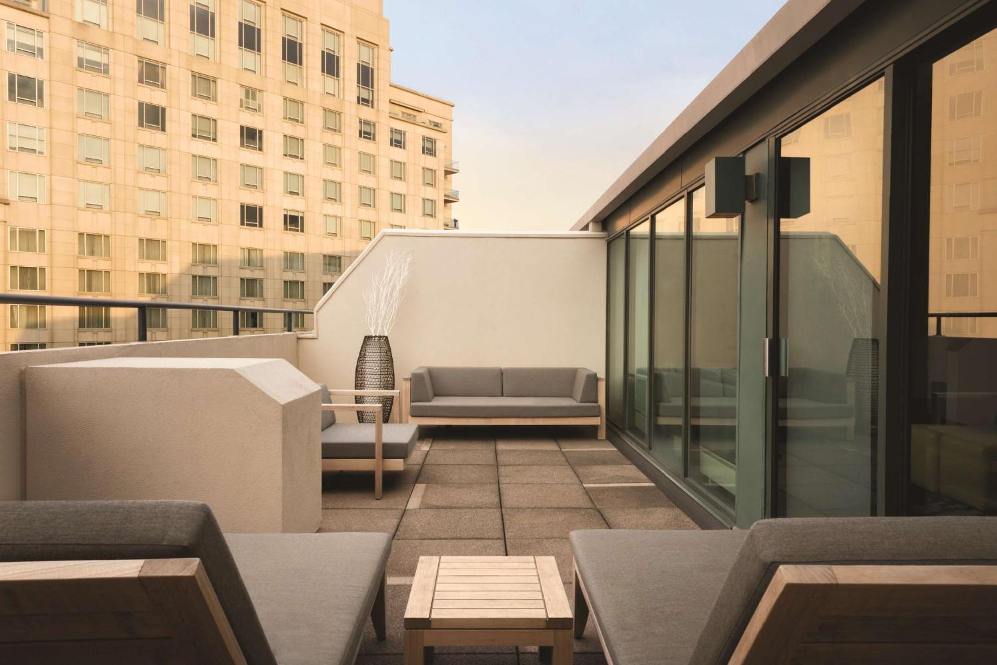 Embassy Suites By Hilton Indianapolis Downtown Екстериор снимка