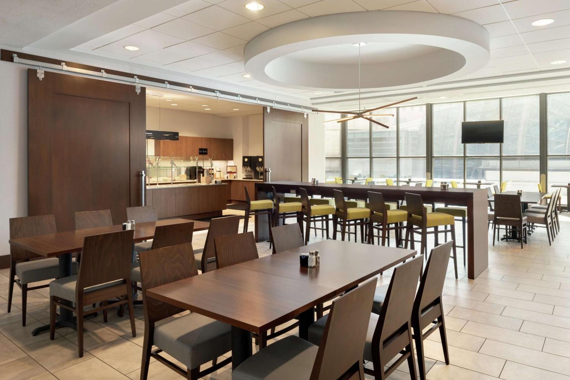 Embassy Suites By Hilton Indianapolis Downtown Екстериор снимка
