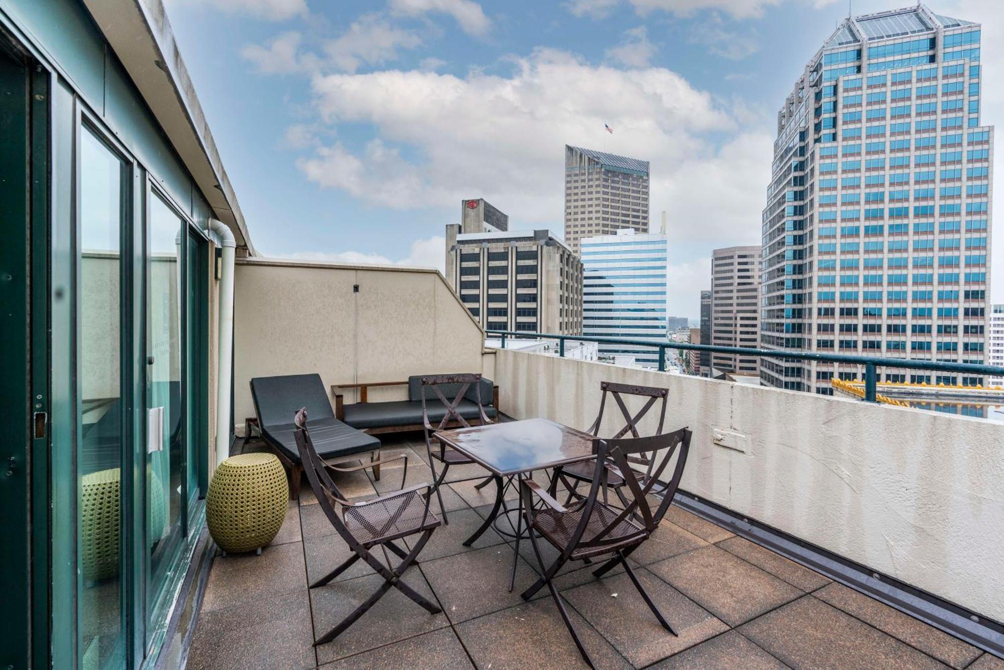 Embassy Suites By Hilton Indianapolis Downtown Екстериор снимка