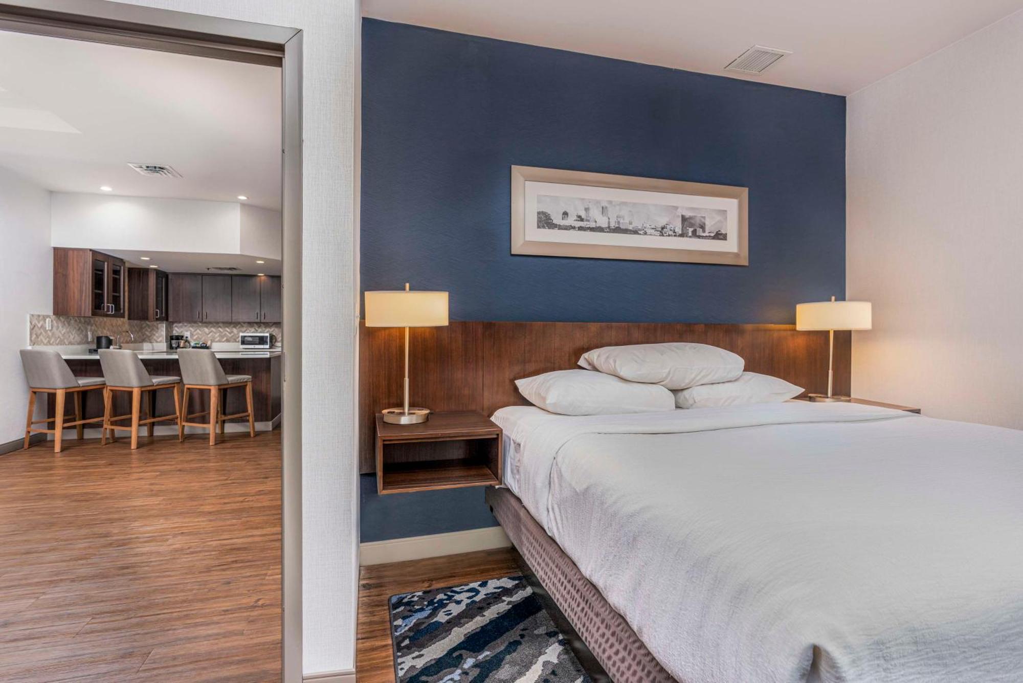 Embassy Suites By Hilton Indianapolis Downtown Екстериор снимка