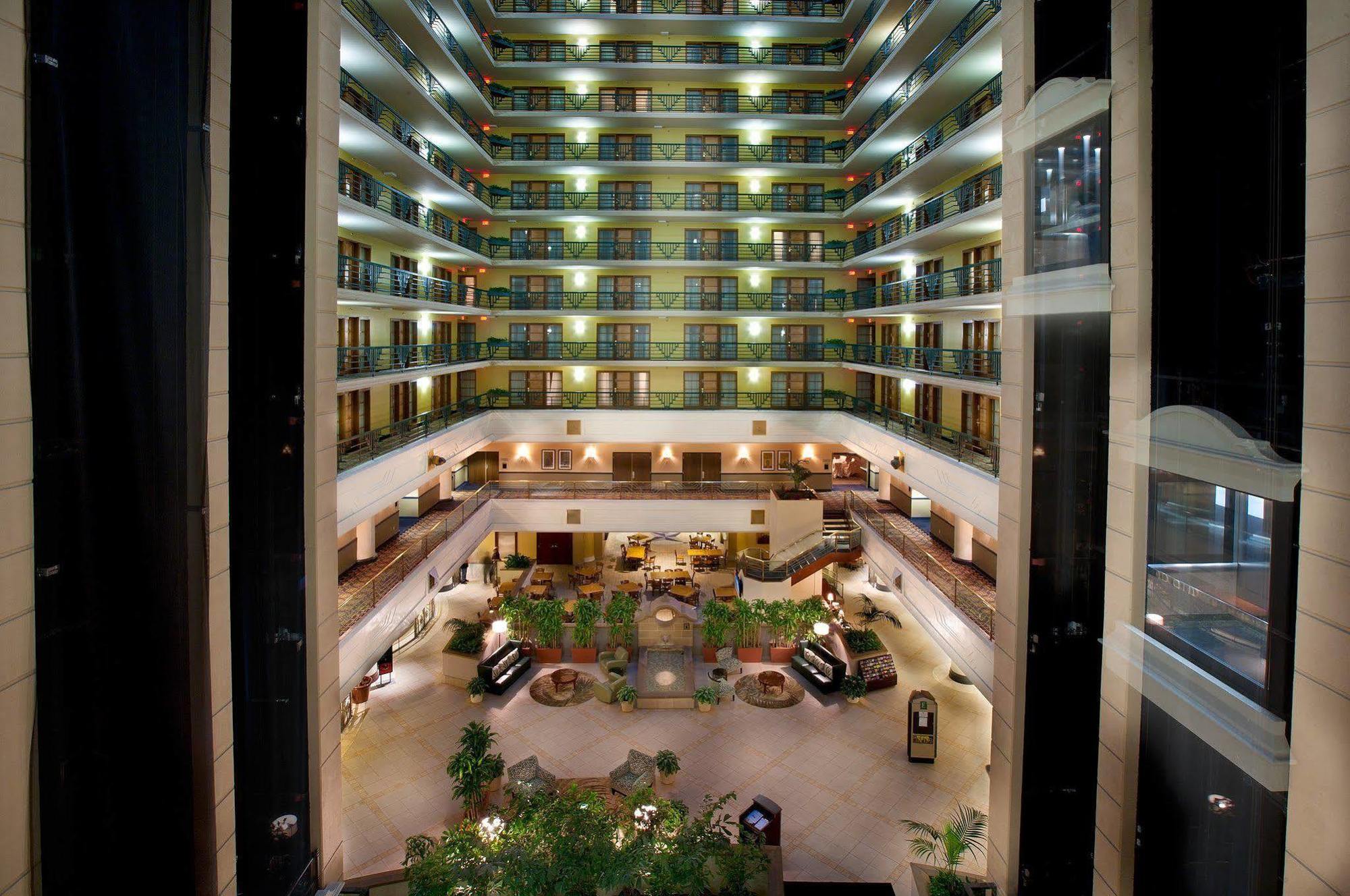 Embassy Suites By Hilton Indianapolis Downtown Интериор снимка